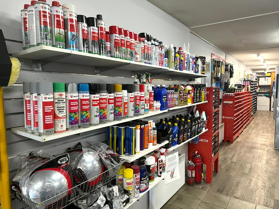 Étagères de produits et lubrifiants pour véhicules lourds